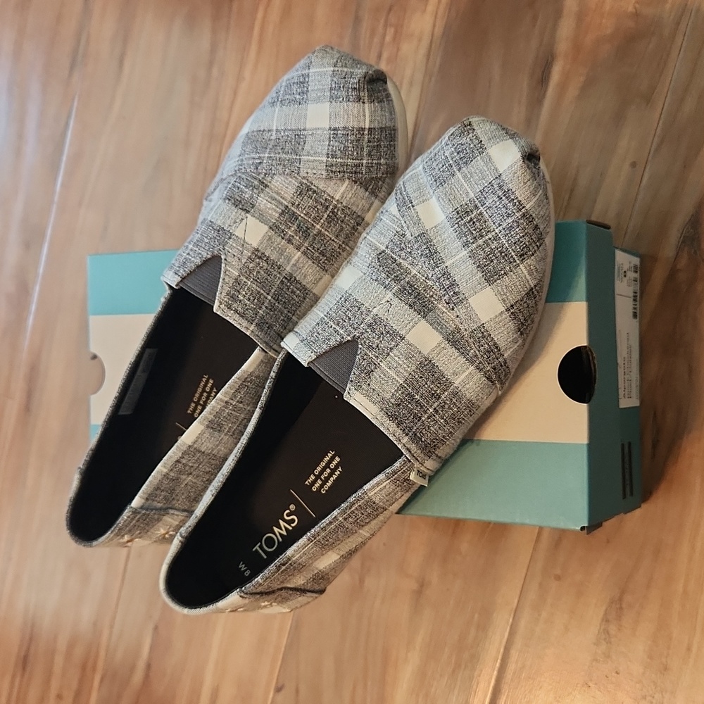 Toms with box